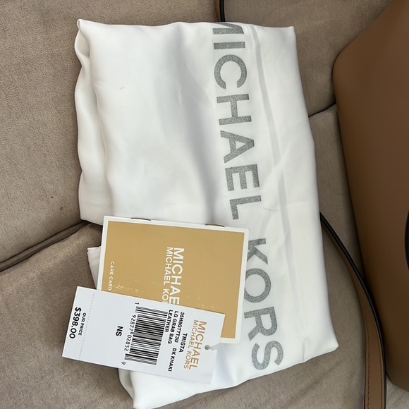 Michael Kors tan tote/crossbody. - Picture 2 of 6